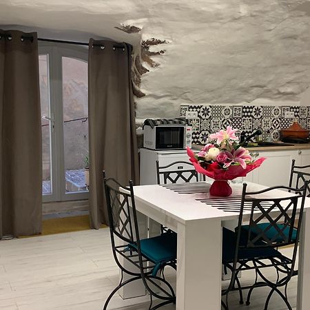 Apartmán Dans Le Charme De La Pierre La Garde  Exteriér fotografie