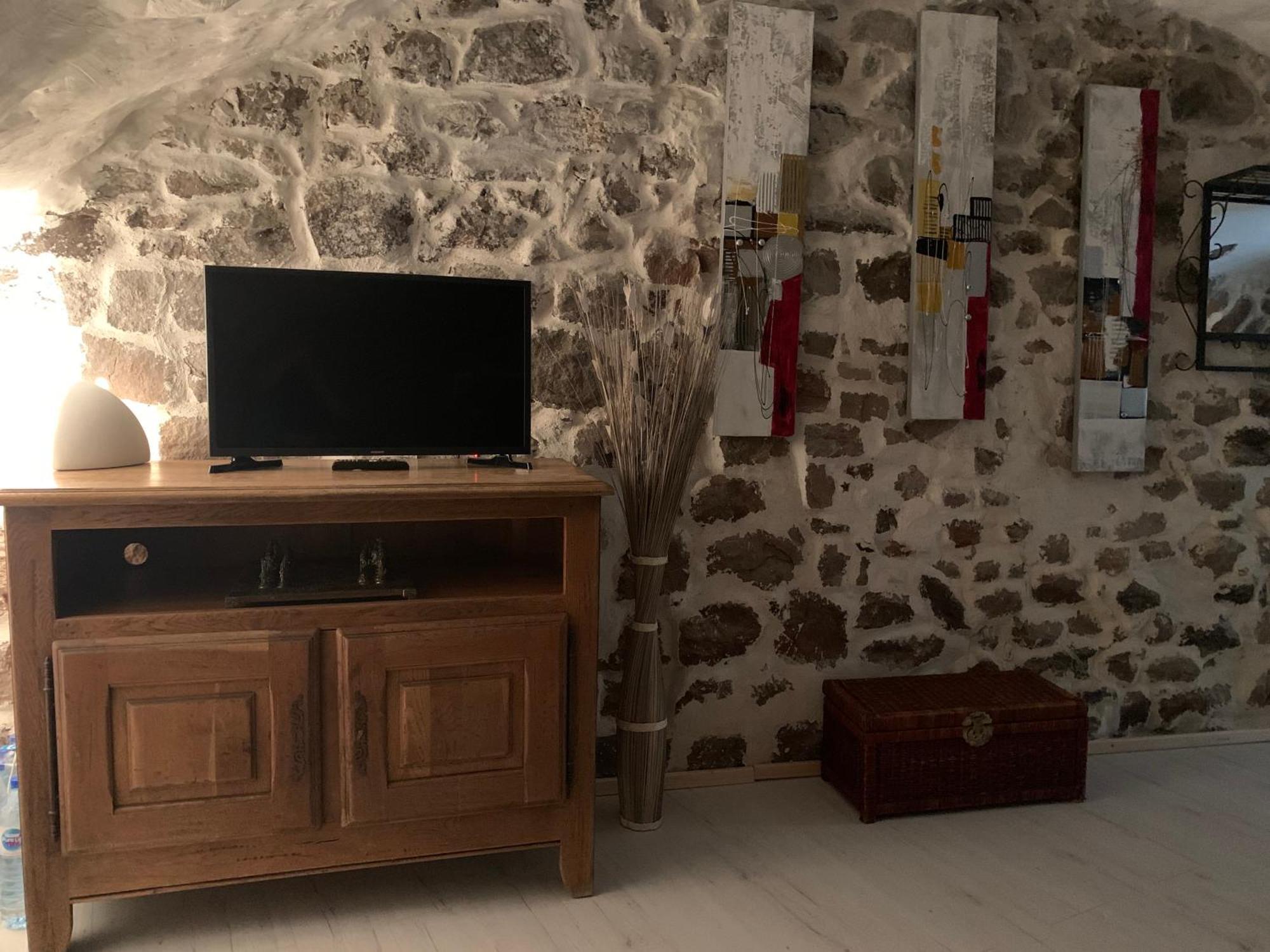 Apartmán Dans Le Charme De La Pierre La Garde  Exteriér fotografie